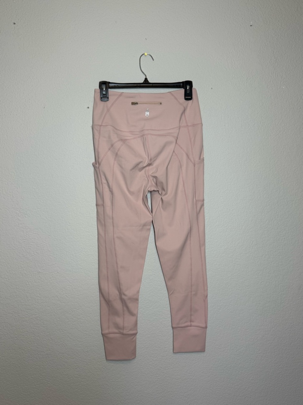Free People Movement | You’re a peach Light Pink Athletic Crop Leggings - Medium
